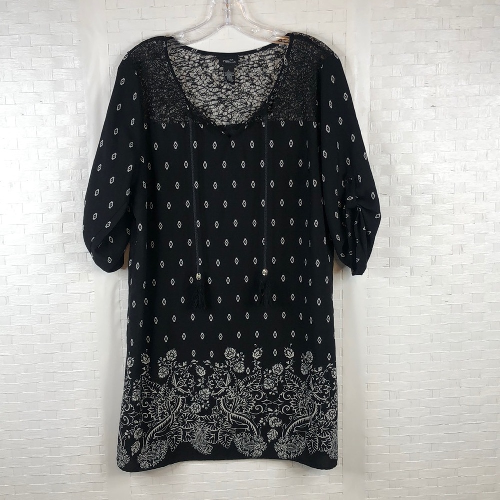 Rue21 Tunic L Lacey Roll Tab Sleeves Black C1